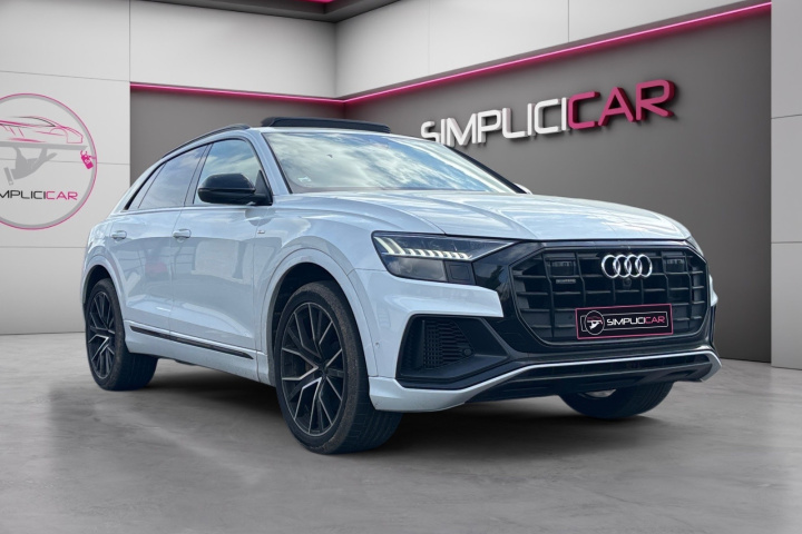 AUDI Q8