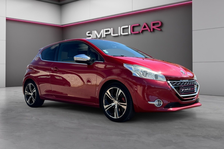 PEUGEOT 208